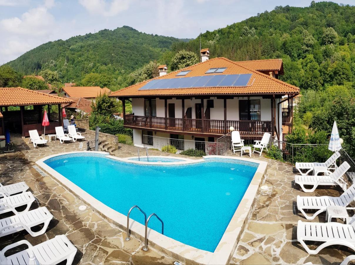 Family Hotel Chiflik Hills Dış mekan fotoğraf