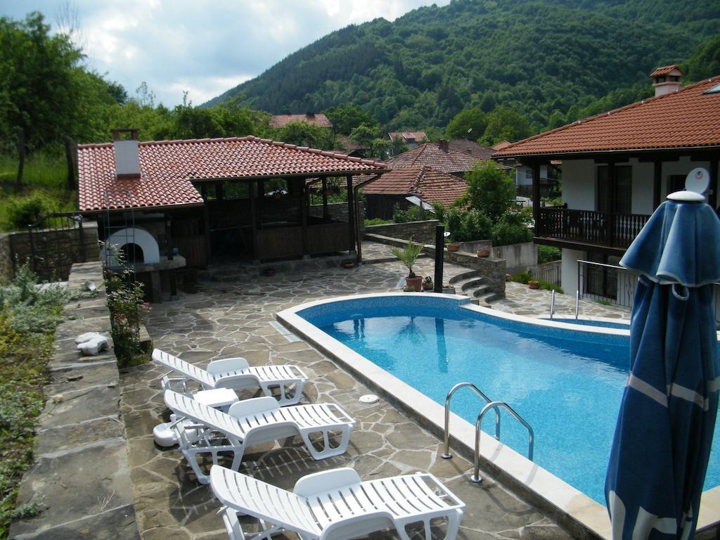 Family Hotel Chiflik Hills Dış mekan fotoğraf